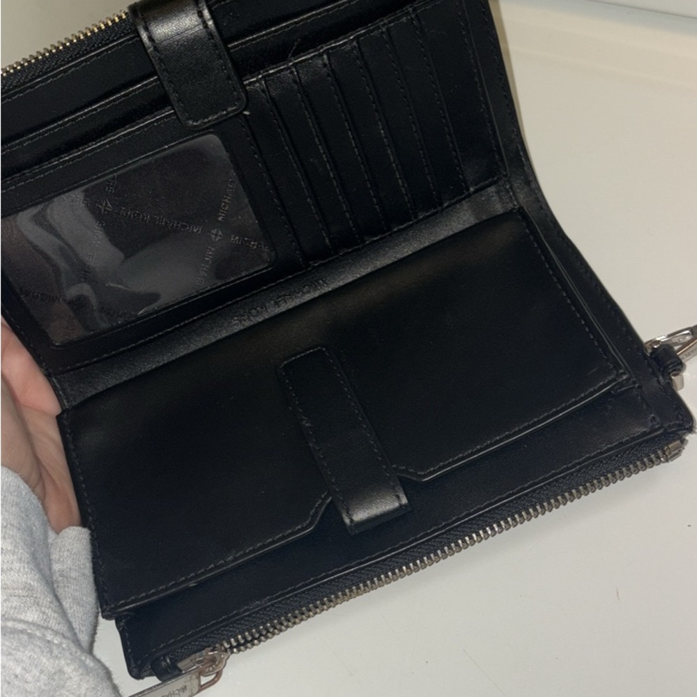 MK wallet/wristlet - Picture 3 of 4